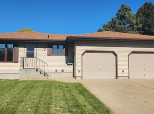 1198 13th St W, Dickinson, ND 58601