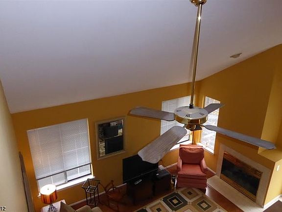 3rd image of 96 Birchwood Rd
