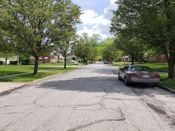 4th image of 5704 South Blvd