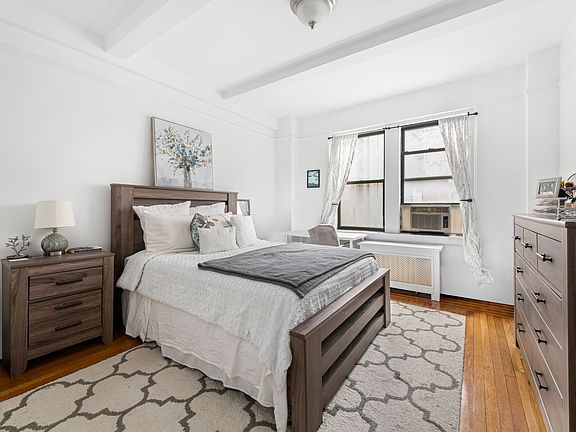 4th image of 142 E 49th St APT 7B