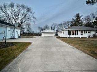 19110 Savage Rd, Union Grove, WI 53182