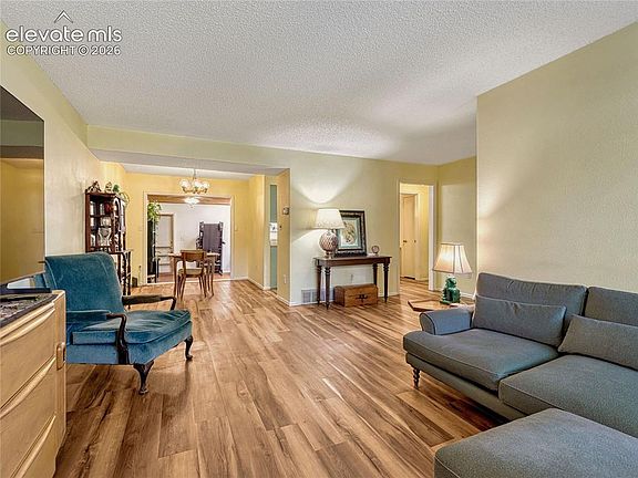 2nd image of 2005 Sussex Ln