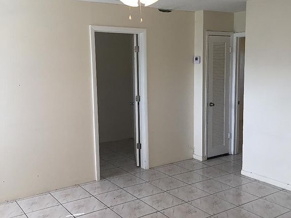 5th image of 4271 NE 1st Ave
