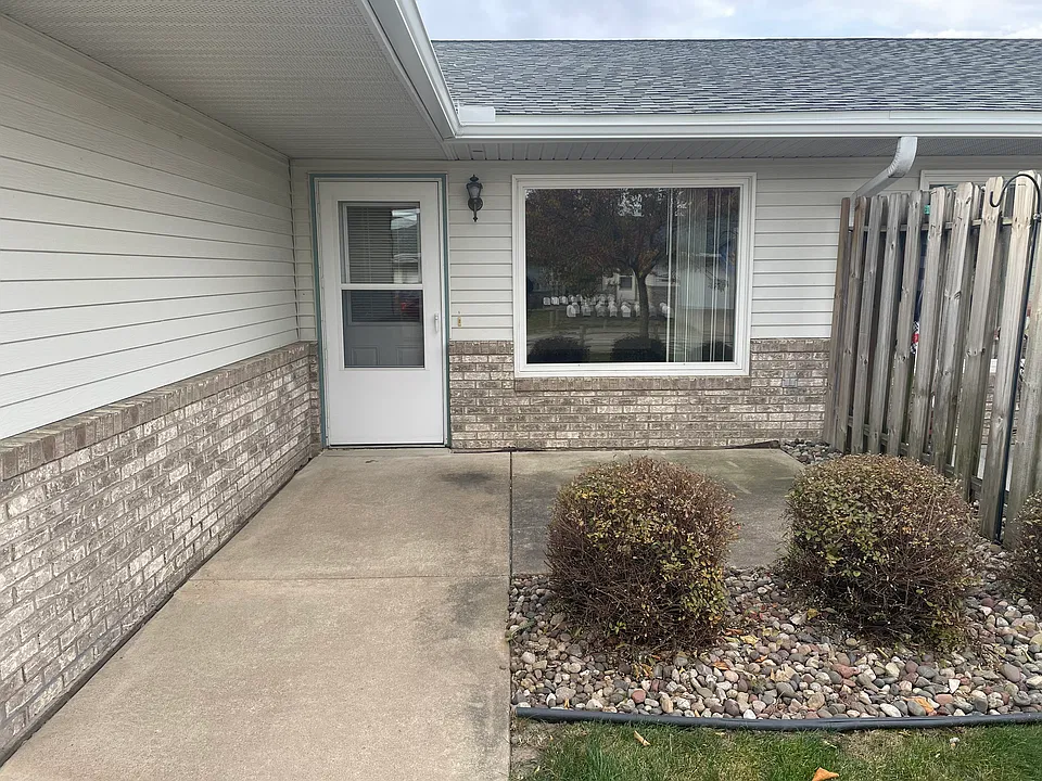 1671 Crescent Ln #2