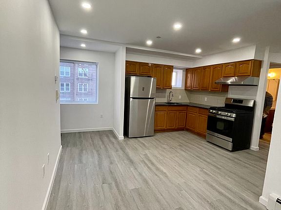 2nd image of 42-11 Parsons Blvd #4E