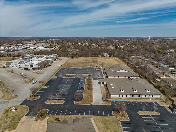 5th image of SE Adams Rd