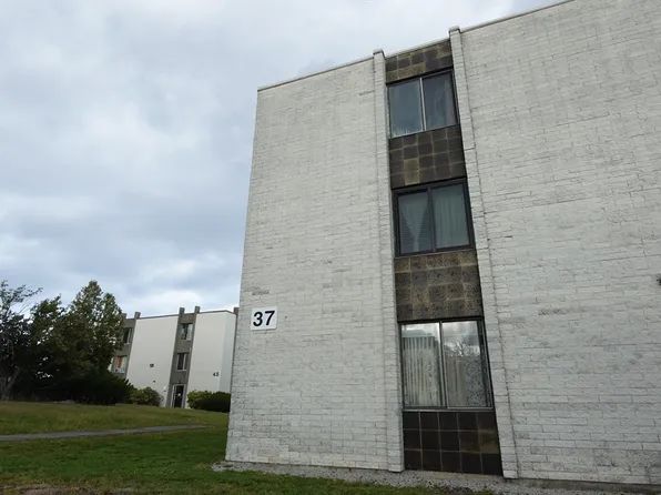 37 Skyline Dr APT 11, Braintree, MA 02184