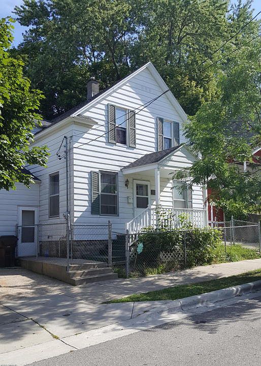 1st image of 339 Page St NE