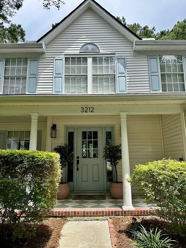 4 bed, 2.5 bath, 2400 sqft, $4,500 — Photo 3