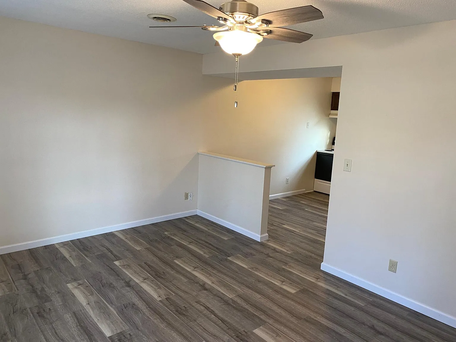 2 bed, 1.5 bath, 1050 sqft, $900 — Photo 2