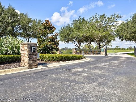 3rd image of 3039 Woodland Creek Trl