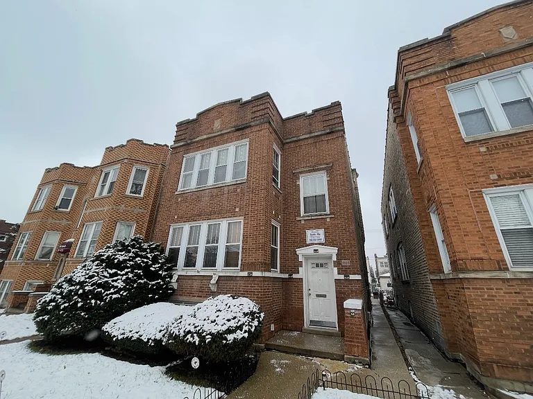 5105 W Roscoe St #2 — Photo 1
