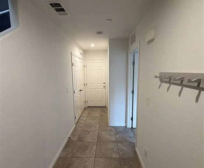 1301 Raritan Pl — Photo 3