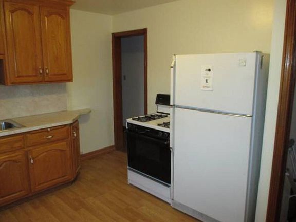 3rd image of 2606 Grovewood Ave