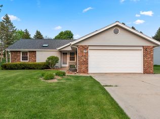 W164N10520 Timberline Ct, Germantown, WI 53022