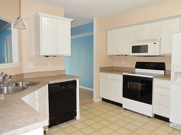 2nd image of 2869 Foxbriar Pl