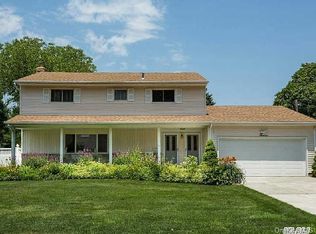 12 Walters Ave, Syosset, NY 11791