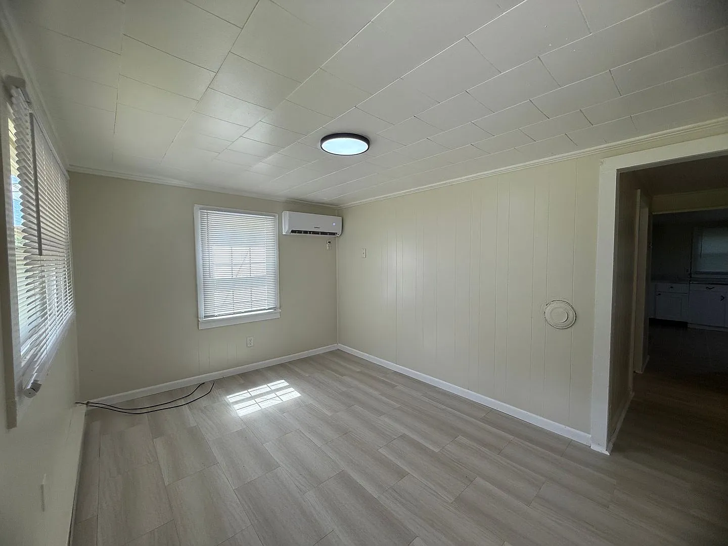 One Story House in Madison Heights — Photo 3