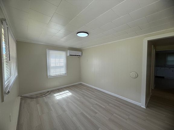 3rd image of 1208 S Coolwell Rd