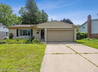 39647 John Dr, Canton, MI 48187