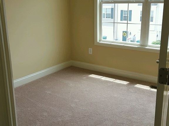 5th image of 552 S Carlisle St