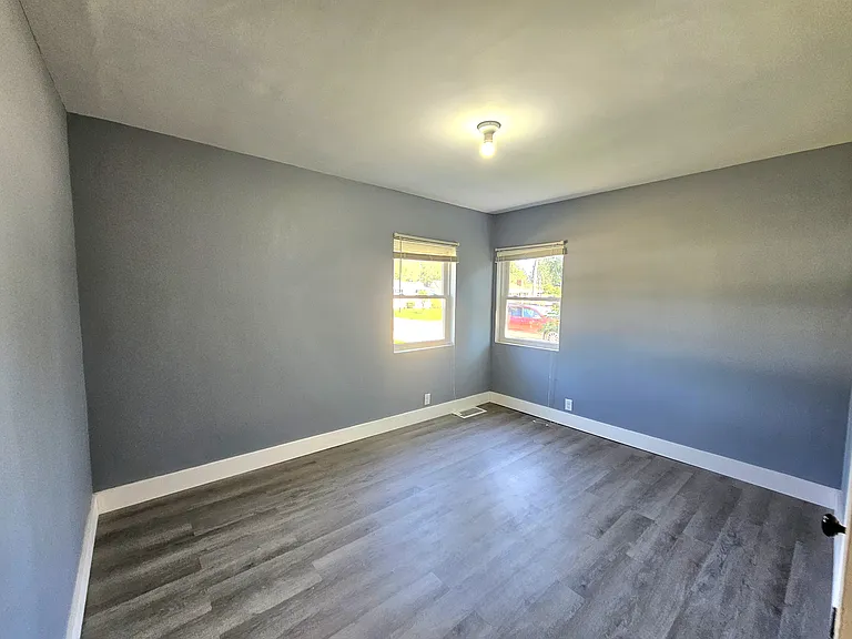 240 Adamson St — Photo 16