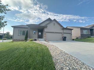 18918 Rosewood St, Omaha, NE 68136