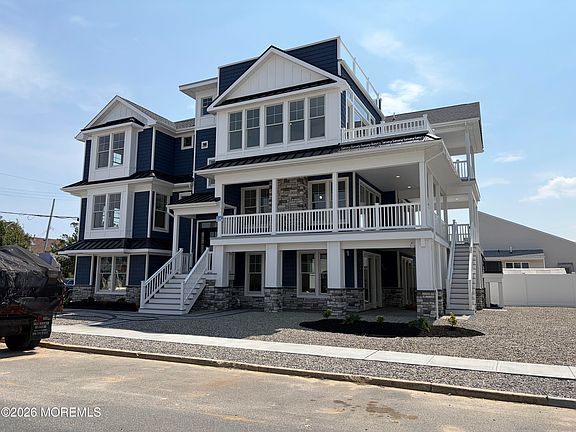 4th image of 1519 N Bayview Avenue