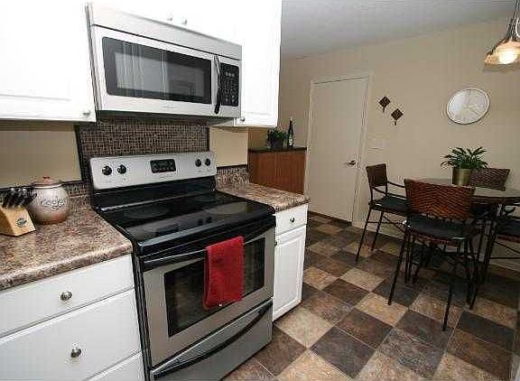 5th image of 6088 Yukon Ave N