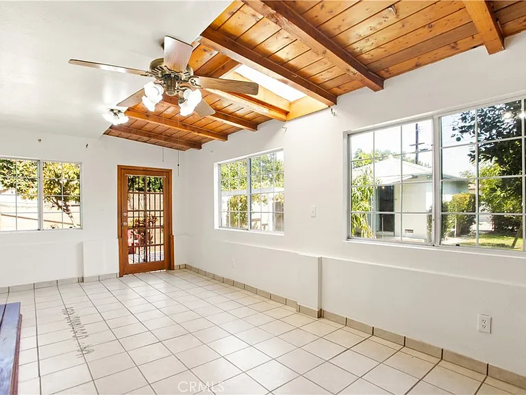 556 N Sunset Ave — Photo 9