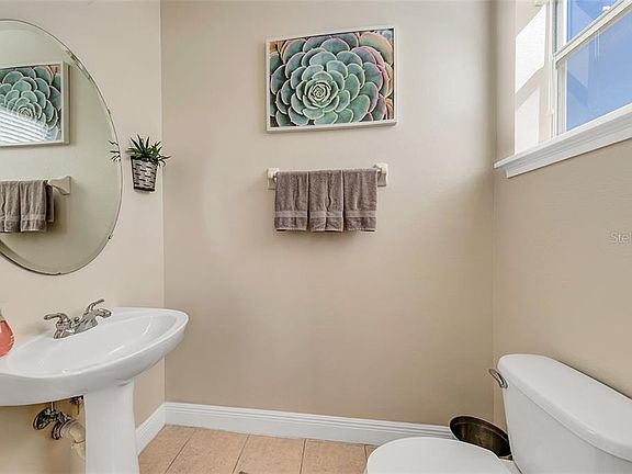 5th image of 32 W Esther St Unit B