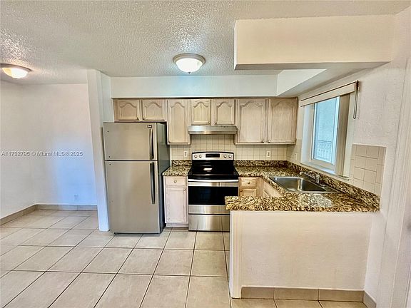 2nd image of 1274 NE 40th St APT 4
