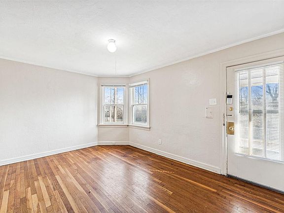 2nd image of 1461 Kingsland Ave