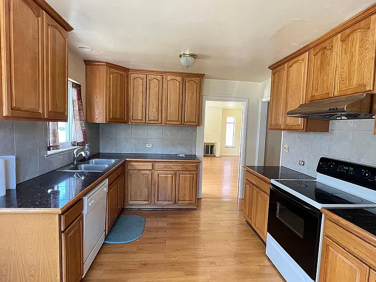2225 W Ohio Ave — Photo 10