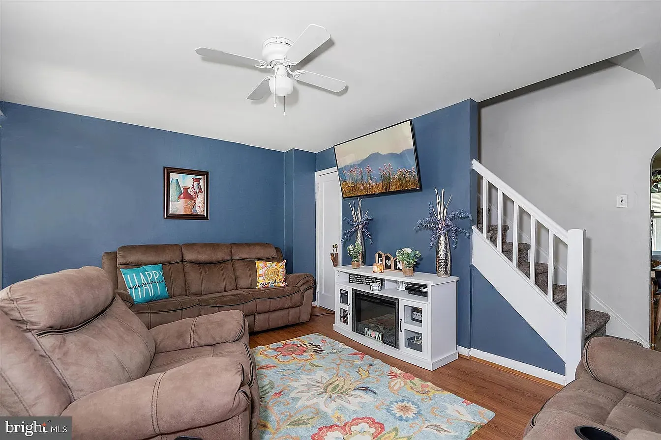 2 bed, 950 sqft, $1,600 — Photo 4