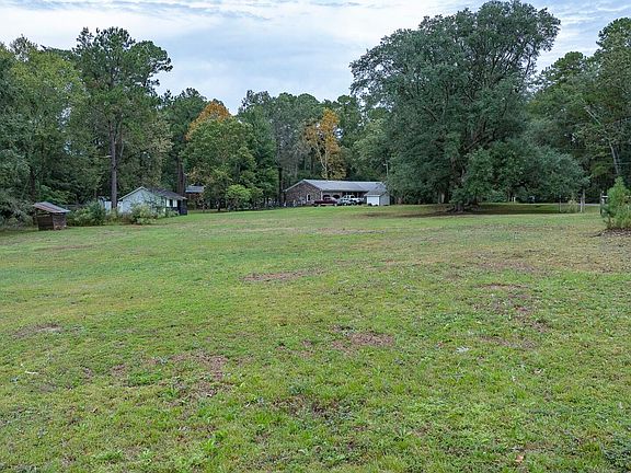 4th image of 210 Poplar Cir