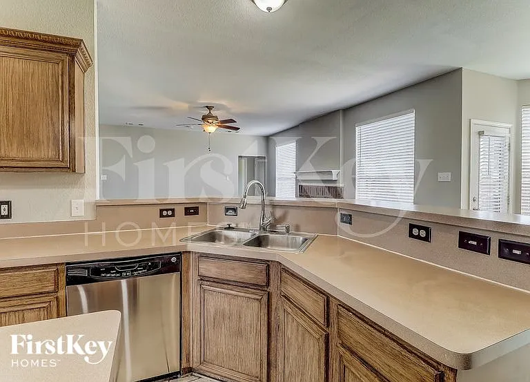 3001 Creekbend Ct — Photo 5
