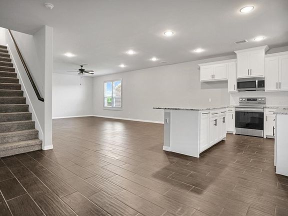 4th image of 233 Teakwood Dr