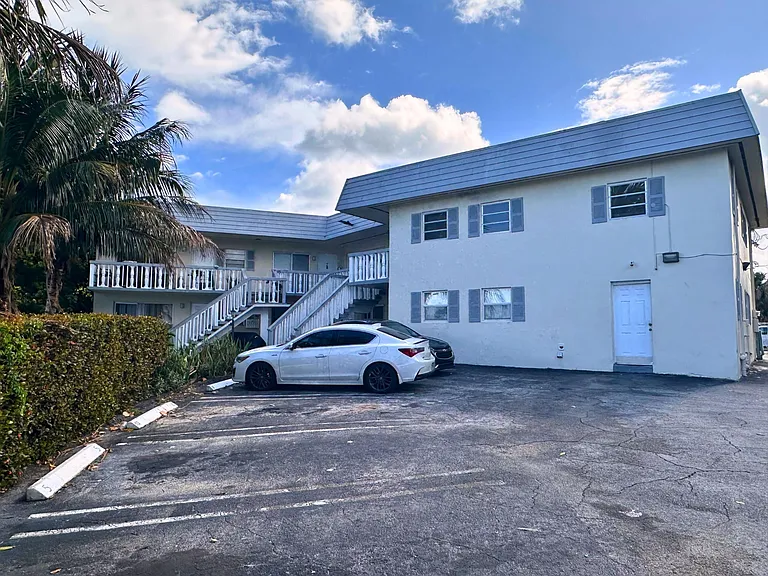 519 W Kalmia Dr #2 — Photo 3