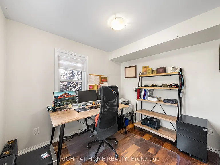291 Woodley Cres — Photo 7