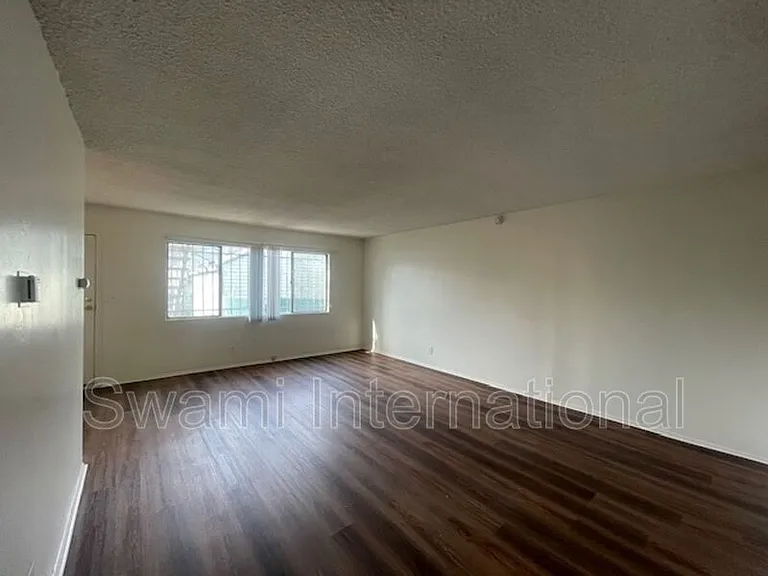 1303 W 107th St — Photo 10