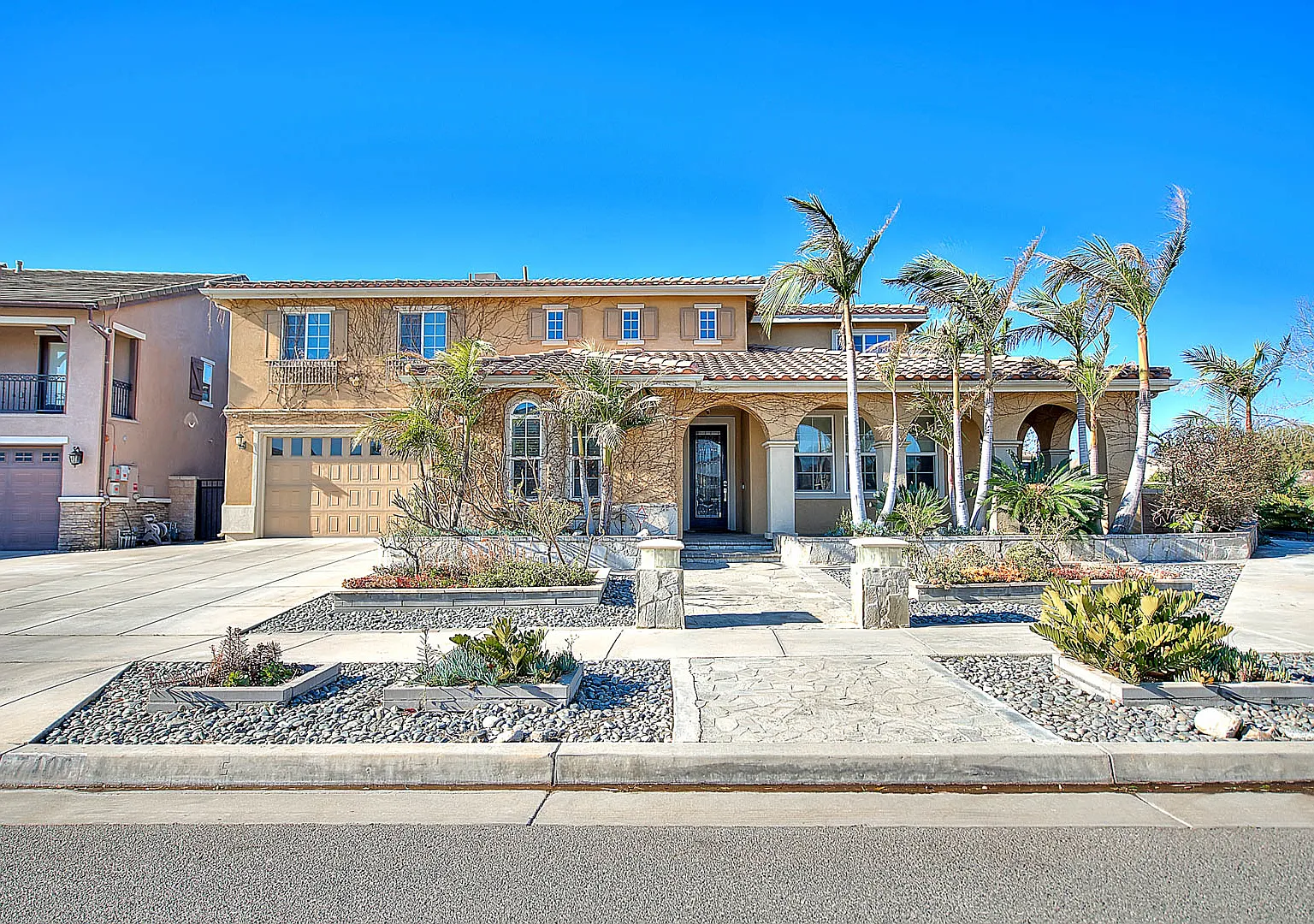 5 bed, 3806 sqft, $5,500 — Photo 3