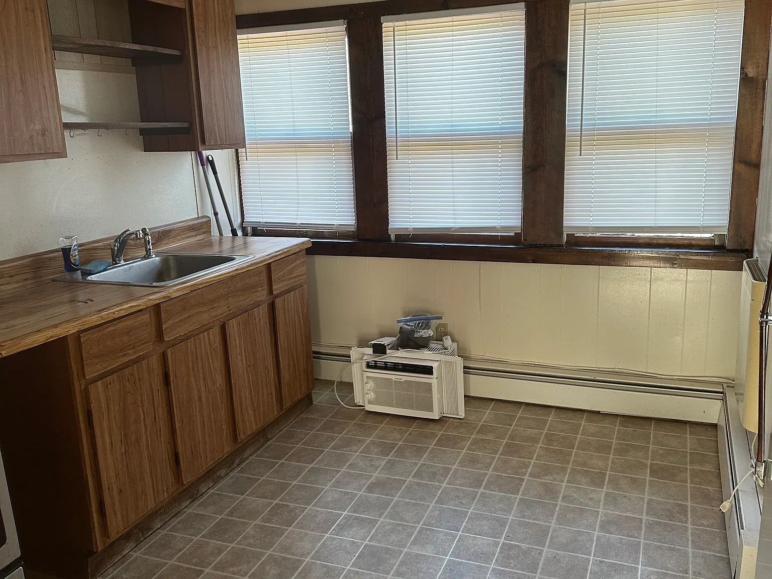 Studio, $775 — Photo 2