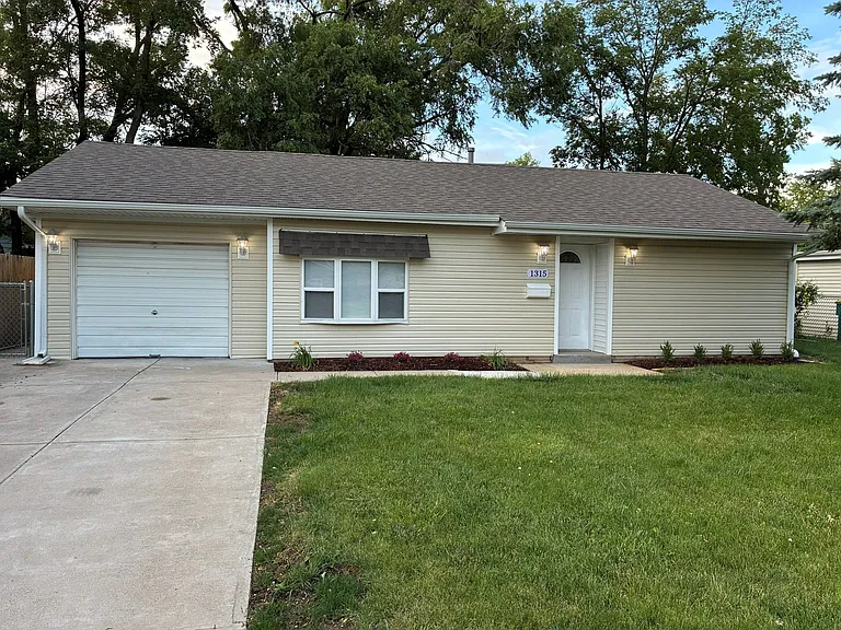1315 Loral Ave — Photo 1