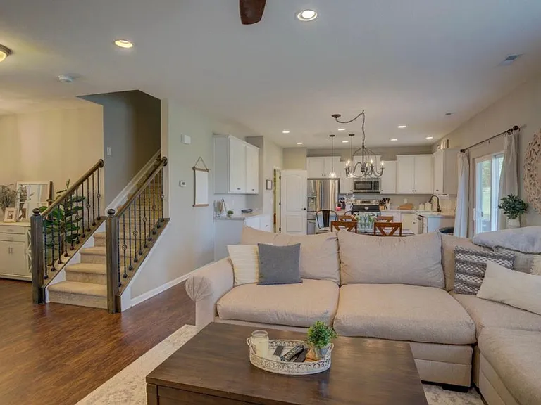 11916 Trottingham Cir — Photo 9