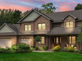 497 Knotty Pine Dr, Valparaiso, IN 46383