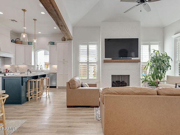 3rd image of 304 Bamboo Palm Way