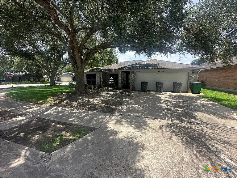 1203 Blyth Rd — Photo 32