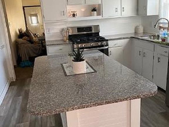 4th image of 2971 Myrtle St