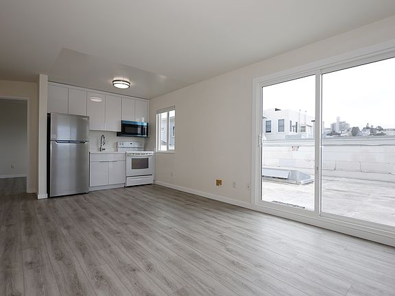 2nd image of 2025 Stockton St APT 3